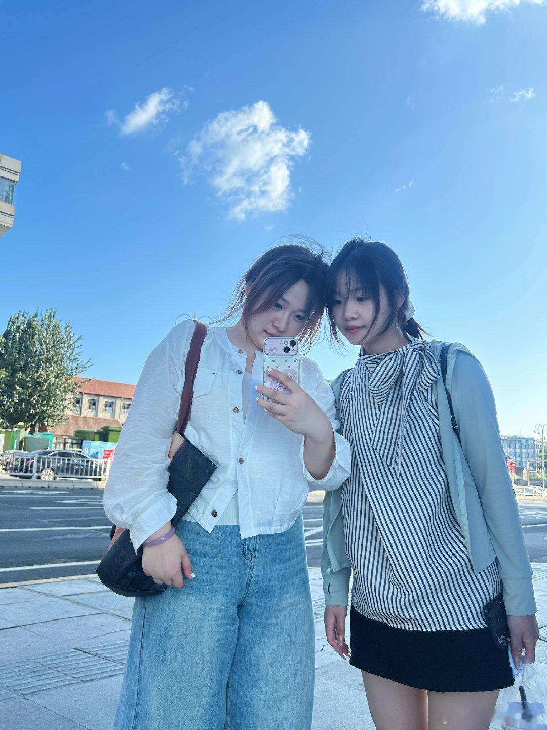 苹果冰淇淋好好吃🤤
天气好舒服～ ​