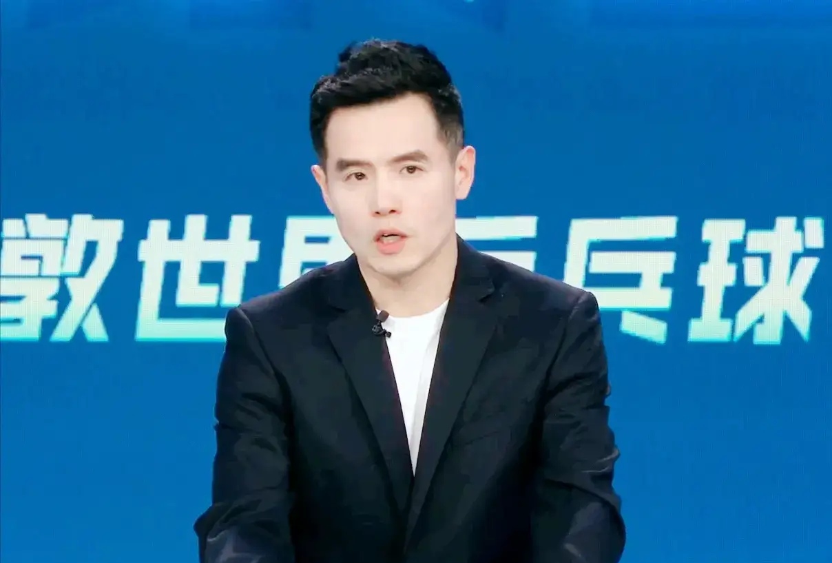 刘国正和侯英超的评价既客观又直白，樊振东还在进步，这就是最顶级高手的纠错能力。
       德甲第四轮，樊振东作为一单两战全胜，独得两分，两个3比0，连续零封鲁伊斯、杜达，完成一年前的复仇，带领杜塞尔多夫拿下胜利。这场比赛，刘国正、侯英超赛后都给出了很客观的点评。
       刘国正评价，最难得