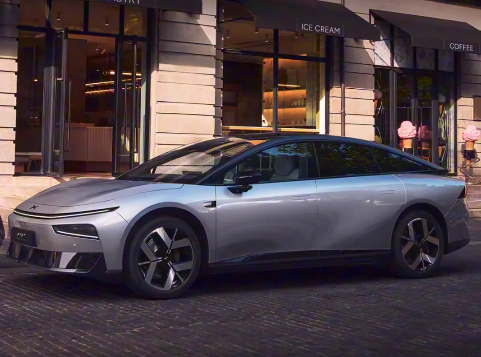 800V平台+5C超充！26款小鹏P7+官图发布 2025年12月29...