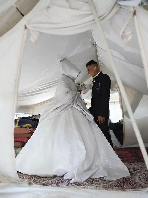 即使明天会死，加沙年轻人仍然举行婚礼 ​
