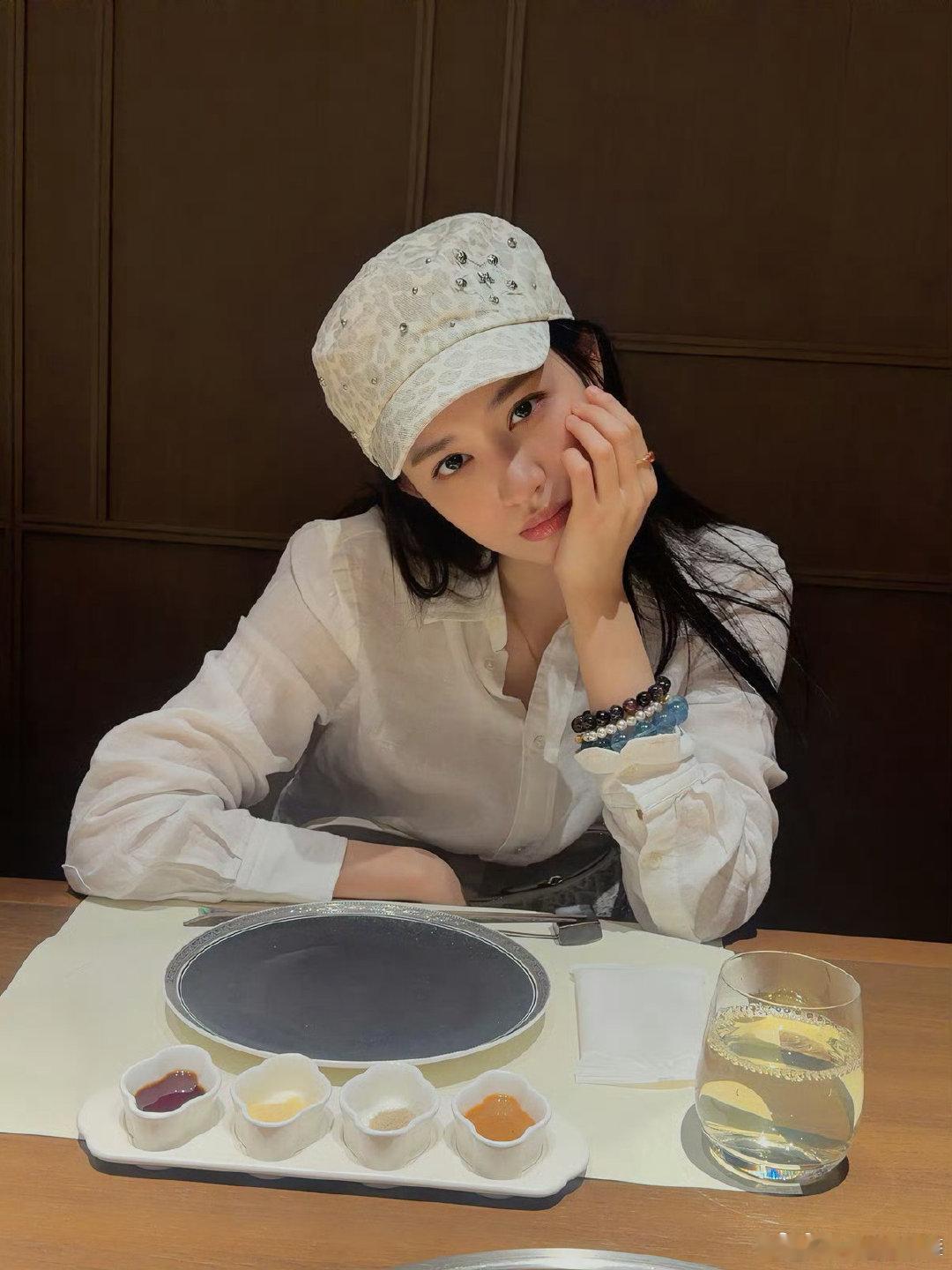 #王楚然[超话]#  wcr#王楚然这一秒过火# wcr#全世界最好的王楚然# 你本身就是一个很好的人 永远有为爱付出的勇气 所以谁跟你待在一起都会幸福 希望你永远在爱与被爱里​