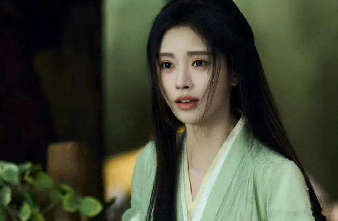为什么郑合惠子在兰香如故掀不了桌，但在花间令能掀桌鞠婧祎啊？谭姐粉丝比🍊差远了吧 ​