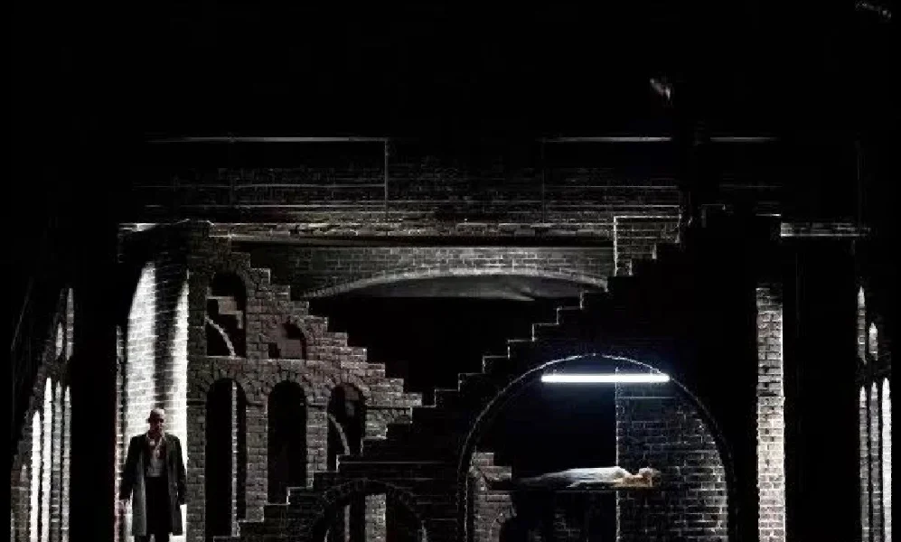 分享七个版本《哈姆雷特》舞台视觉