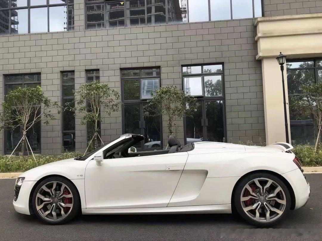 这辆开过的奥迪R8 Spyder，满级5.2 V10版本，车况精品也很正常，感受一下V10的咆哮，佛系开着敞篷很拉风的样子，声浪特别动听，这才是真正的Dream Car ​