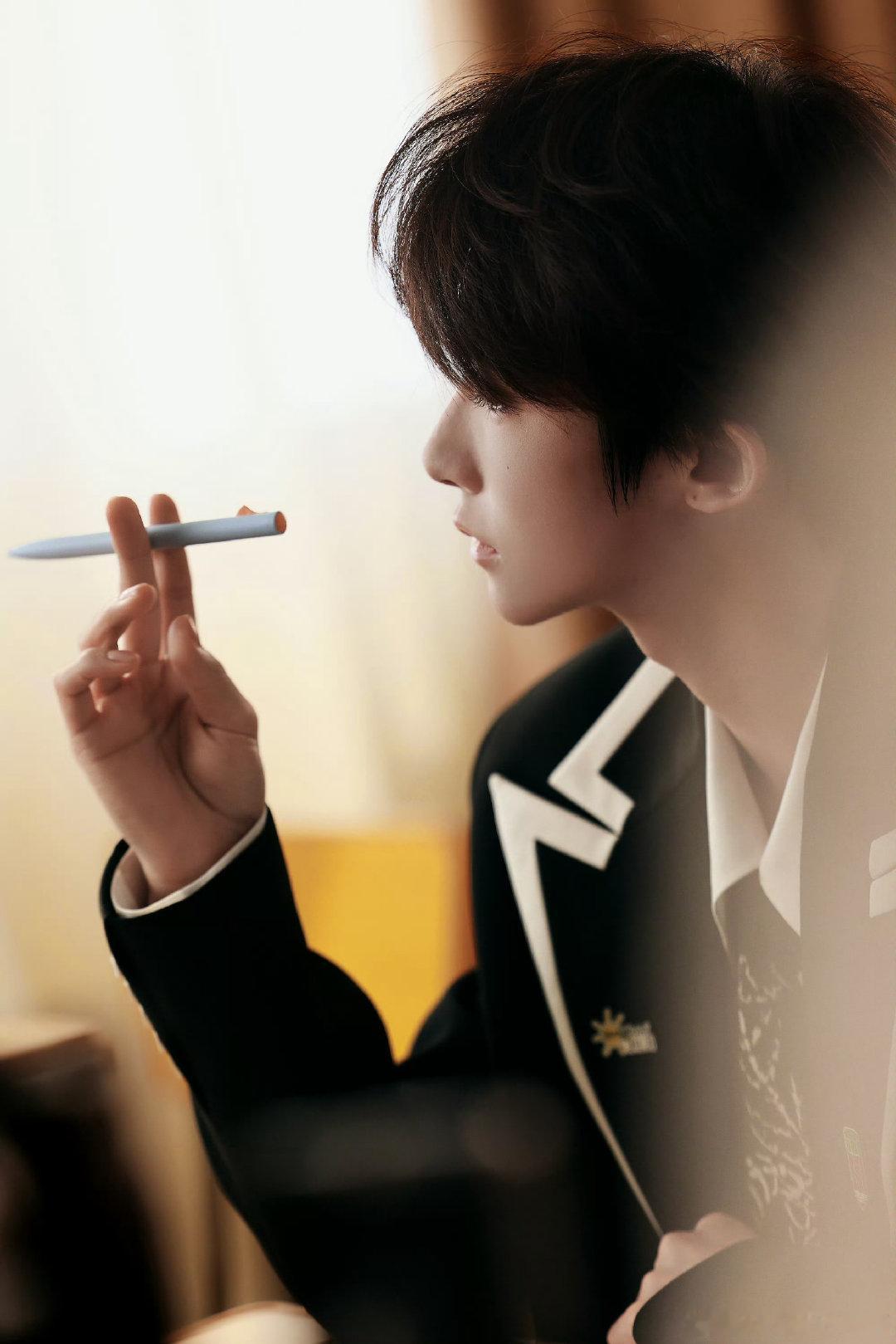 #刘宇# 💙#刘宇国风美少年# 
开学文具一键更新中…
​