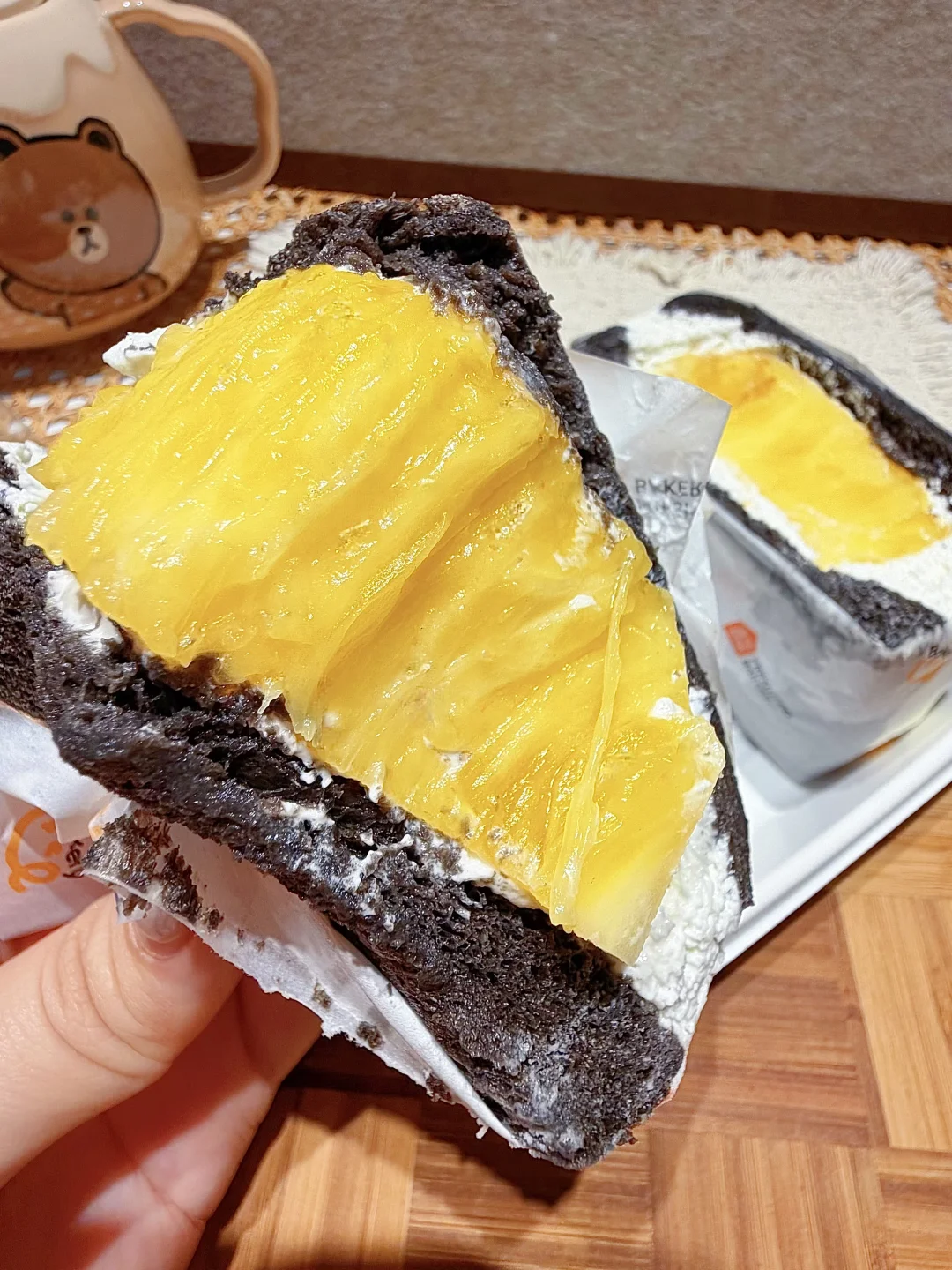 所有人都去试试盒马的菠萝三明治！一口爆汁!