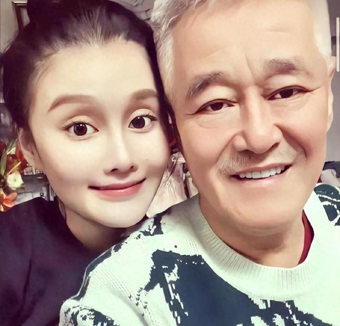赵本山女儿自曝患3种精神疾病，换药后暴瘦十几斤脱相，才28岁看着像40 ​