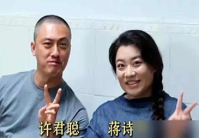 小沈阳把全部家底5000万砸进老婆沈春阳的导演处女作，自己一分钱片酬没拿。贾冰、魏翔、于洋全是靠他刷脸拉来的，选角改剧本宣传他全干。这片子讲夫妻七年之痒加灵魂互换，明眼人都懂，拍的就是他俩自己。从春晚合唱飙高音，到沈阳奥体开个唱，再到这回押上信誉和积蓄，中年男人翻身不靠喊，靠把后路全断了。夫妻档要么