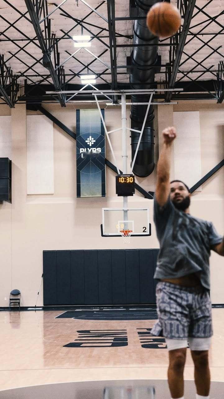 范弗里特训练照

#NBA休赛期# ​​​​