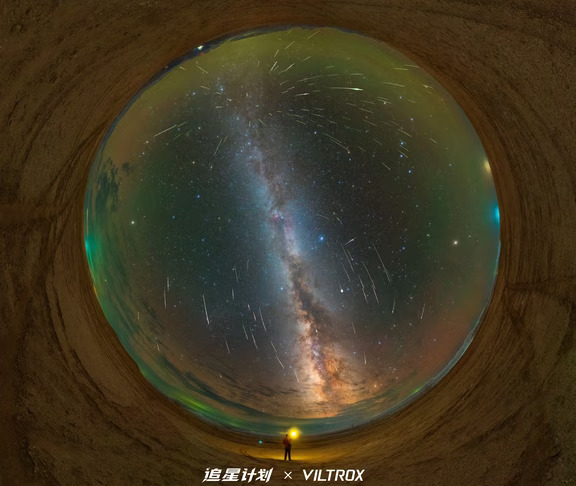 在哈拉湖西岸我们把一整晚的流星装进了银河