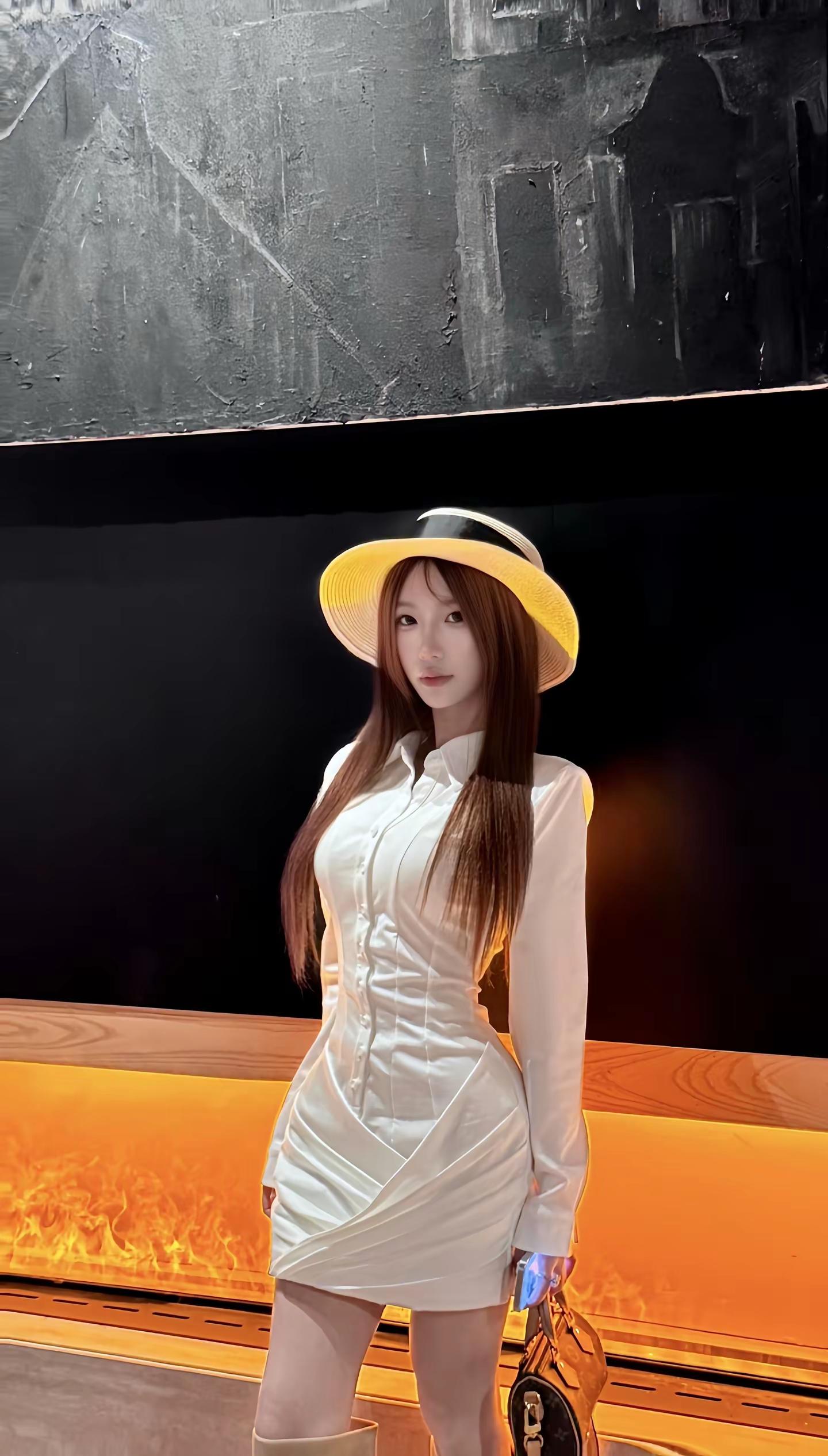 性感不是穿的少，而是看你的眼神刚刚好