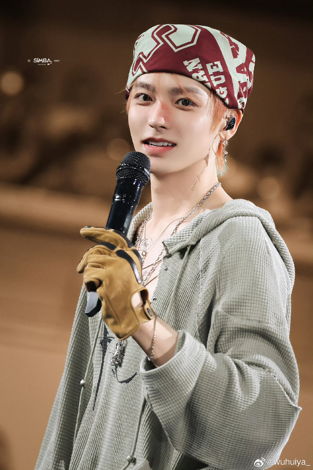 #侯明昊[超话]# | 侯明昊 | 萧无衣 | 雀骨 | 纪伯宰 | 入青云 | 红烨 | 逍遥 | 陆江来 | 玉茗茶骨 |侯明昊萧无衣认为，大争之世，唯有强权才能大治​