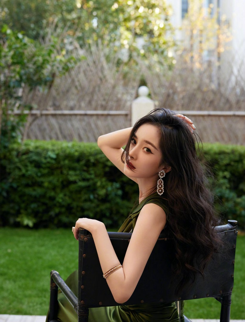 #杨幂和沈腾同台就是一种向上力##杨幂沈腾二舅和侄女的番外来了#太期待杨幂沈腾这次合体，网传的二舅大侄女番外终于要和大家见面。多年老友默契十足，随便闲聊都充满喜剧效果。不只有让人开怀大笑的梗，两个人各自在领域深耕，这种状态本身就是一种很珍贵的向上力。 ​