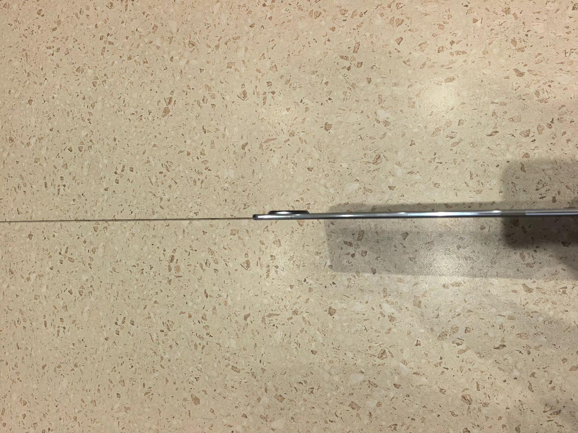 真跟地板缝一样薄啊😦