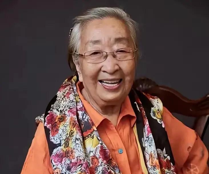 赵玲琪演过《大宅门》里的白殷氏。观众看脸就熟，叫不出名字。她妈是彭玉。两个女儿都是国家一级演员。公开访谈里，她一次没提过。
2026年10月7日，彭玉在珠海去世，享年93岁。讣告由中视协演员工作委员会发布。据报道，随后网络出现针对两个女儿不孝的指责。
有人质疑为什么发讣告的不是两个女儿。有人翻出旧账