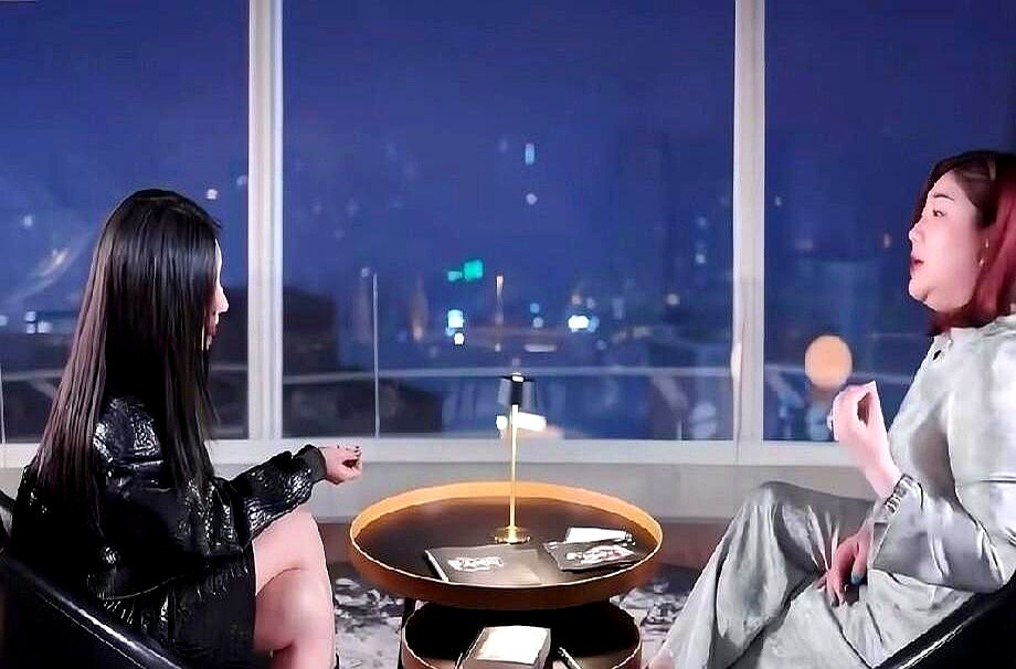 杨天真一语道破真相：当年赵奕欢要是把“高级性感”立住，就是独一份的稀缺买卖。

可惜她害羞，排斥这个标签，亲手给掐断了。

后来的结果大家都看到了。去《平凡之路》《梅花红桃》《女士的法则》里演配角，踏实是踏实了，但直接淹没在同质化演员堆里，热度彻底断崖。

在商言商，艺人就是产品。她顺着自己的人性选