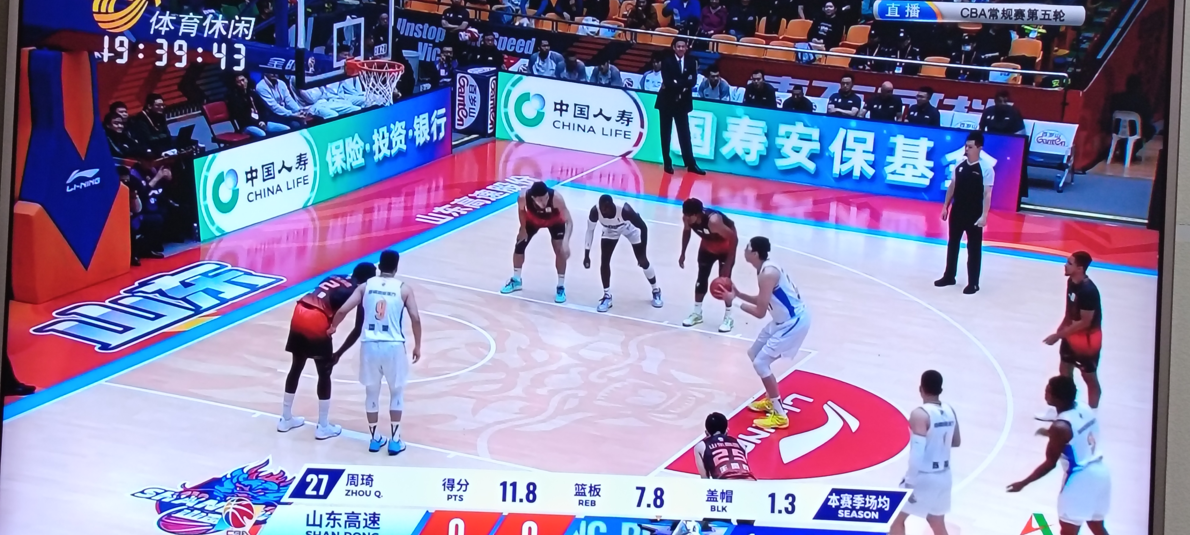 可惜，山东高速没有布朗，没有桑普森。
        常规赛第五轮山东高速主场迎战四连胜的北京北汽，半场比赛结束山东高速37：53落后16分。这场比赛让山东高速感到羡慕和无助的是没有布朗和桑普森。
        在北京北汽的高压防守下，山东高速出手机会很少，命中率又低。实力问题，这场比赛输球很正常