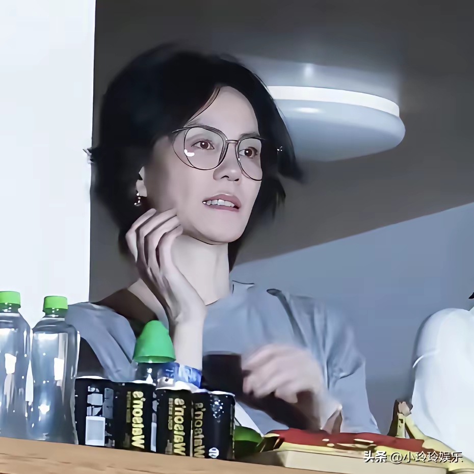 韩红老师去没去那英演唱会走个面？王菲也来助阵那英的演唱会，那英确实人脉很广，一场演唱会来了几十个明星嘉宾，就连多年不露面的殷秀梅、毛阿敏等也来到了现场，王菲作为她的铁杆那是必须到场助阵的！前几年那英的口碑还在谷底呆着呢，今年好像触底反弹了一样，歌迷们也很捧场，现场表现特别热烈。就连谢霆锋的演唱会都没