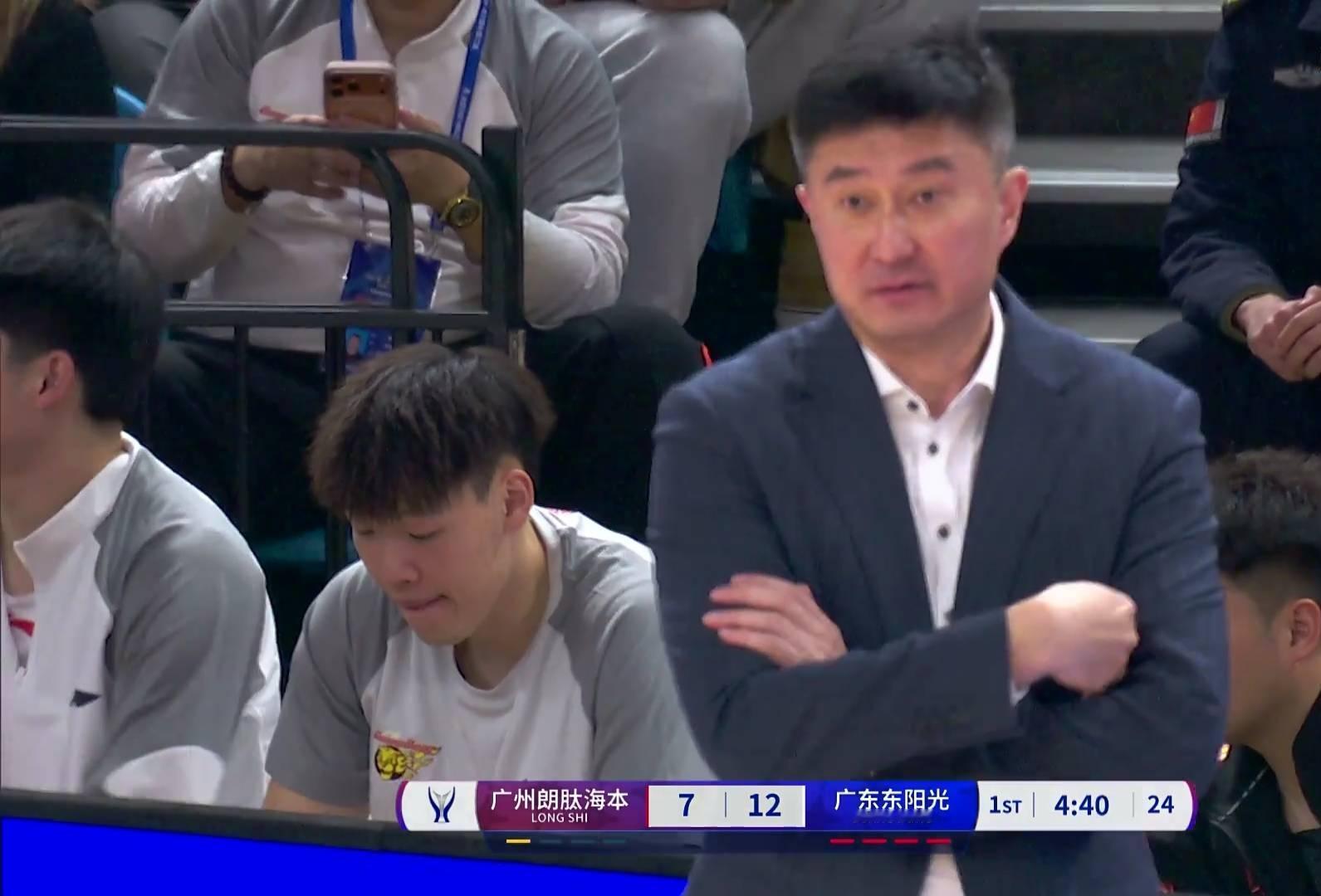 广东男篮要想在客场扳平比分，支招杜锋指导做好三点即可赢球！ 1、拉科塞...