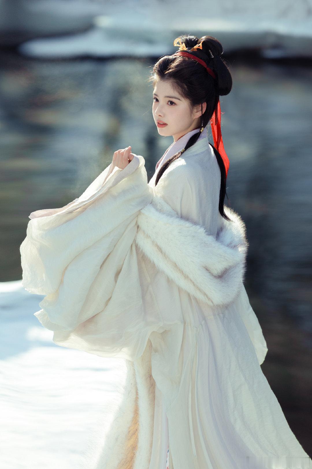 #艾米[超话]# 
大家都是从哪部剧认识艾米的呀？

我先来—《长风渡》 ​