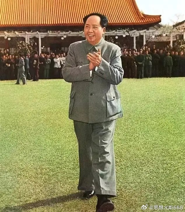 纪念伟大领袖毛主席逝世五十周年。光阴荏苒五十秋，星陨悲沧日月愁。力挽狂澜擎舵手，江山万古数风流。 ​​​
