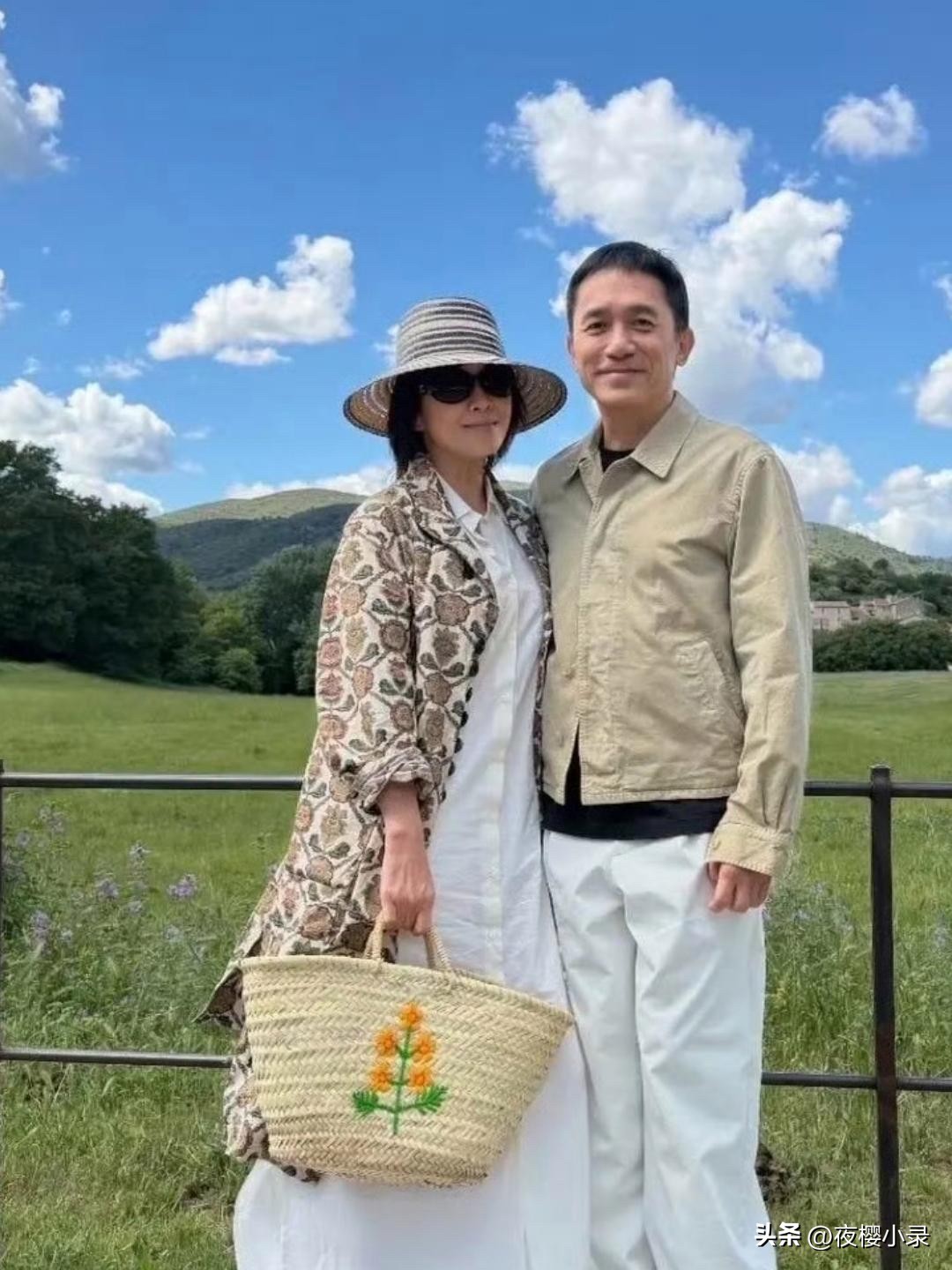 梁朝伟刘嘉玲法国游玩度假私服，两口子看着好浪漫！ [鼓掌][鼓掌][鼓掌]