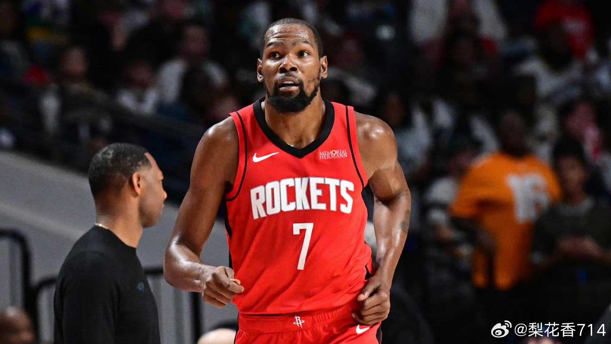 NBA历史季后赛场均得分榜（至少100场）

1. 乔丹 33.4分（179场，6冠6FMVP）
2. 杜兰特 29.3分（170场，真实命中率超60%）
3. 韦斯特 29.1分（153场，无三分年代）
4. 詹姆斯 28.2分（超300场，历史第一出场数）
5. 约基奇 27.4分（内线攻坚稳定）
6. 贝勒 27.0分（单次季后赛场均38.6分）
7. 库里 26. ​