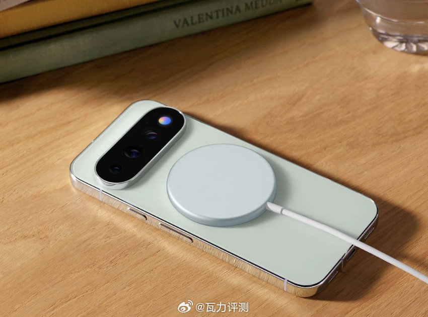一帮人在给小米18 Fold找最像的设计，你们怕不是没发现Google Pixel 11 Pro吧？[不愧是你]  这小子的deco 直接扣下来放小米18 Fold上了。 ​