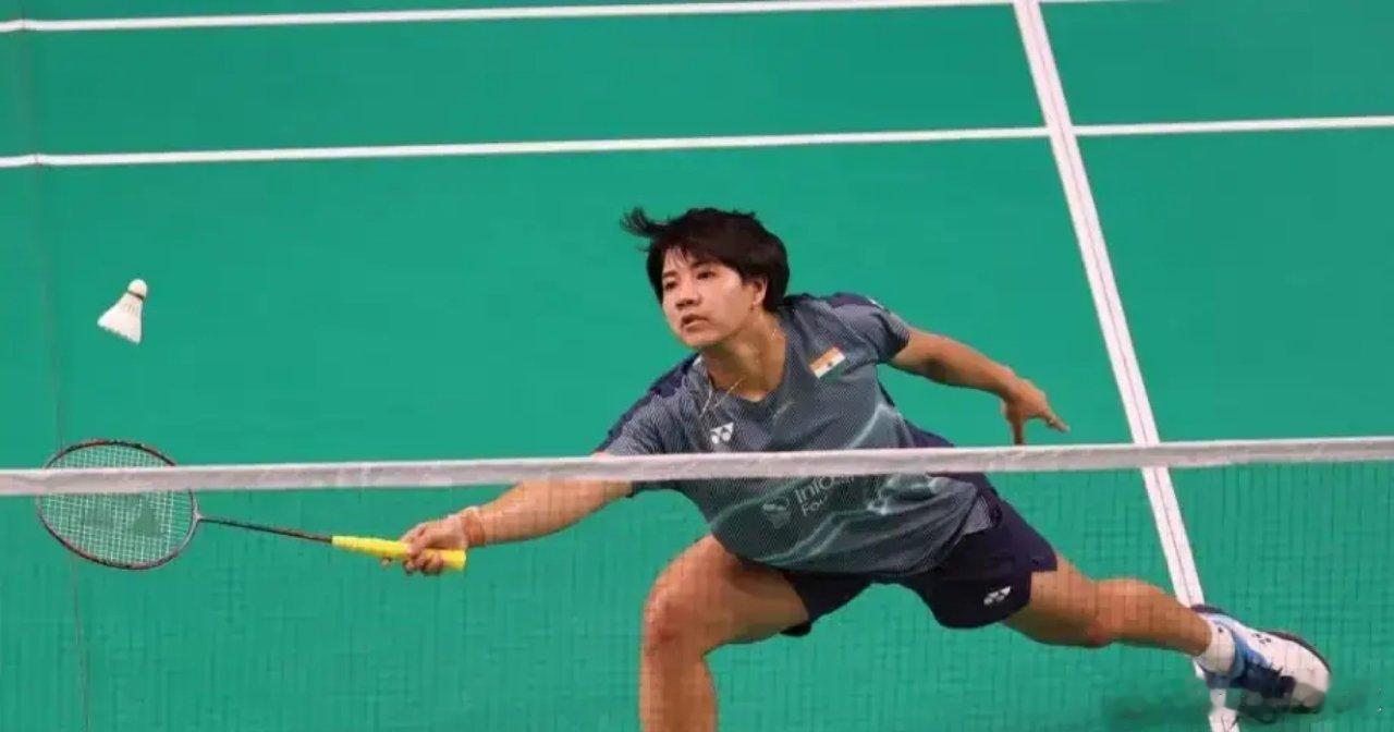 主场开门黑，两场0:2溃败，国羽年轻小将一轮游，断层太严重了2026中...