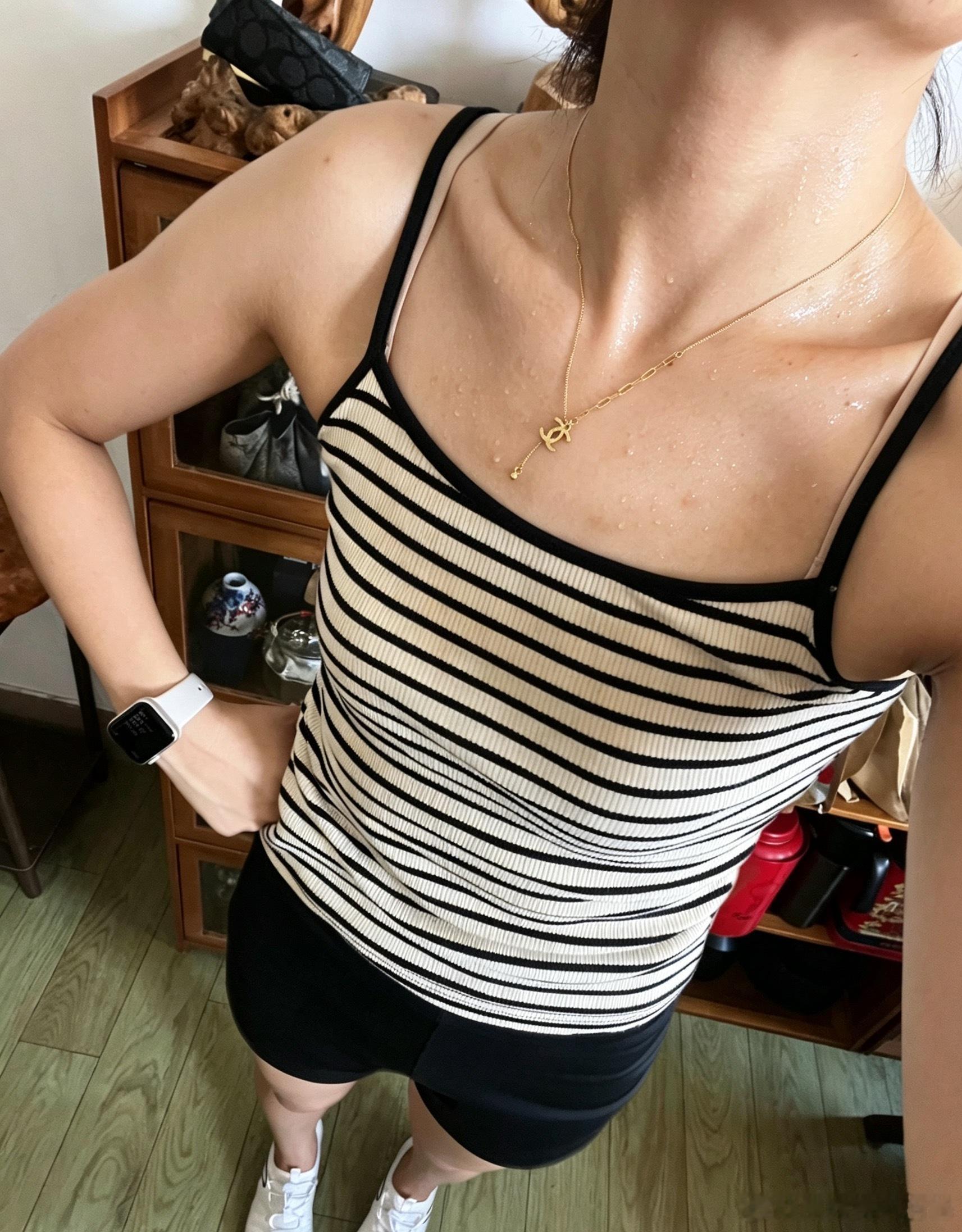 今天是高精力高能量人🏋️ 5:30起床晨跑 7点吃完早饭，遛狗，洗衣...