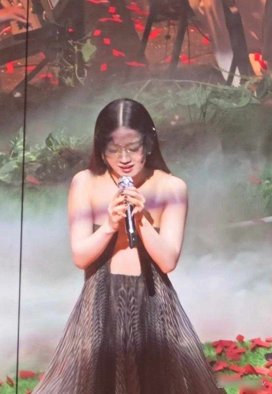 单依纯粉丝口中的高级审美[思考]来看看吧 ​