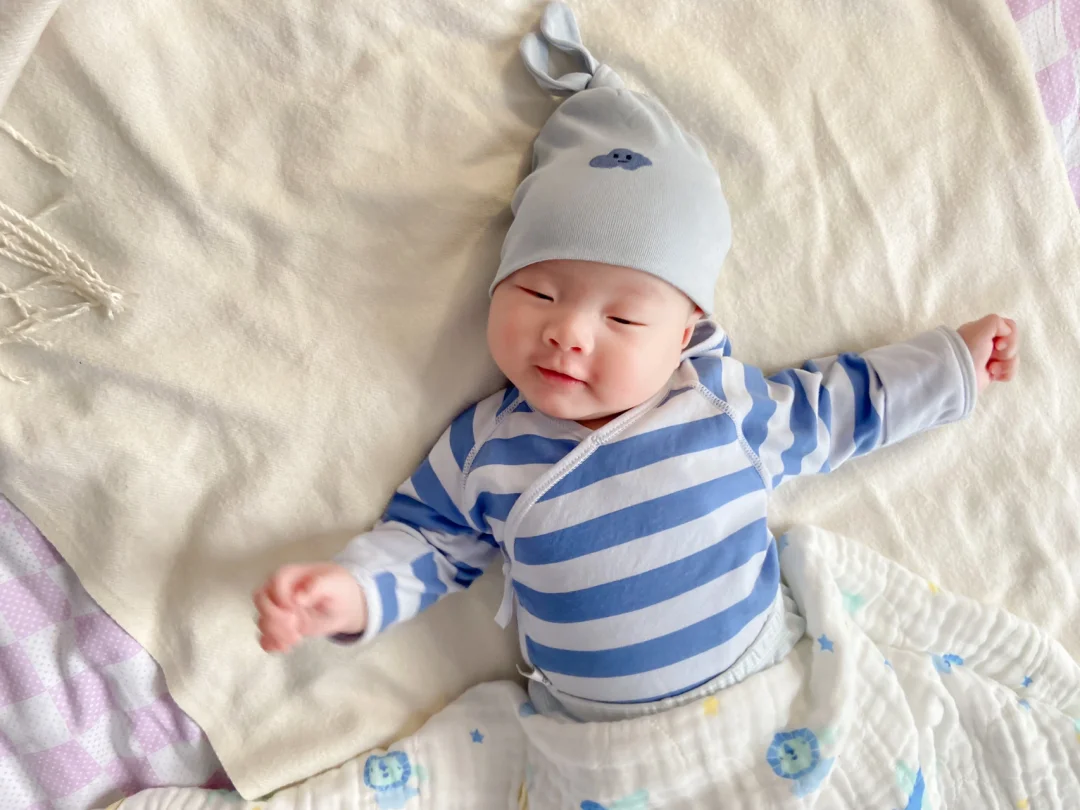 记录78天小树苗第一次睡8个小时，太乖了！