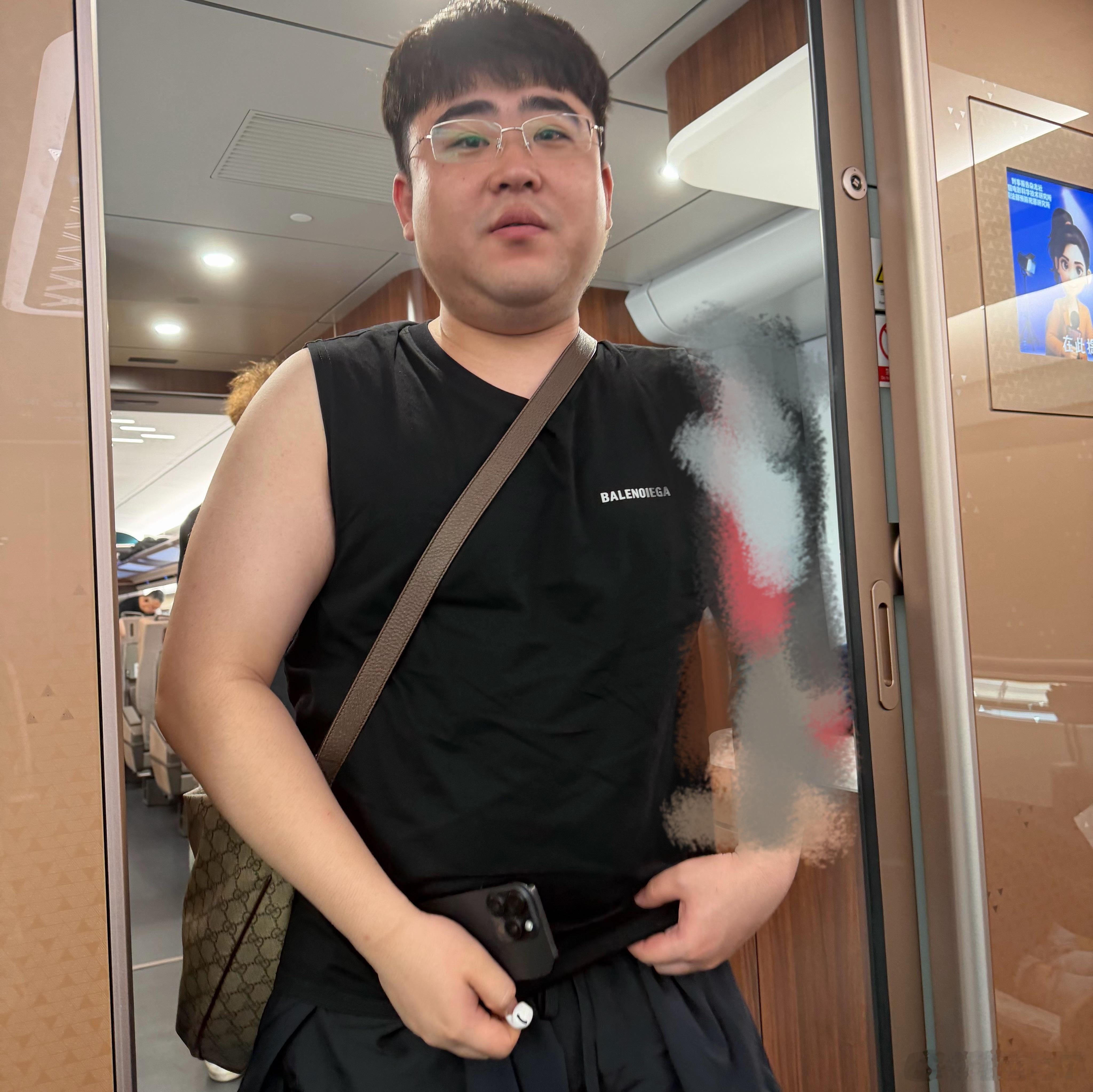 高铁偶遇猪崽子大帅哥 ​​​