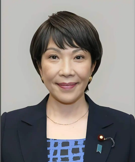 日本半导体圈直接炸穿了！9月7日，中国商务部一纸公告落地。原产于日本的二氯二氢硅初步认定存在倾销，9月8日起进口必须缴纳保证金。行业巨头信越化学的比率定在99.2%。意思很简单：你进一批货，先把跟货值差不多的钱押在海关。成本翻倍，资金链当场变紧。
 
这个比率，几乎等于把进口路子堵死了一半。
 
消