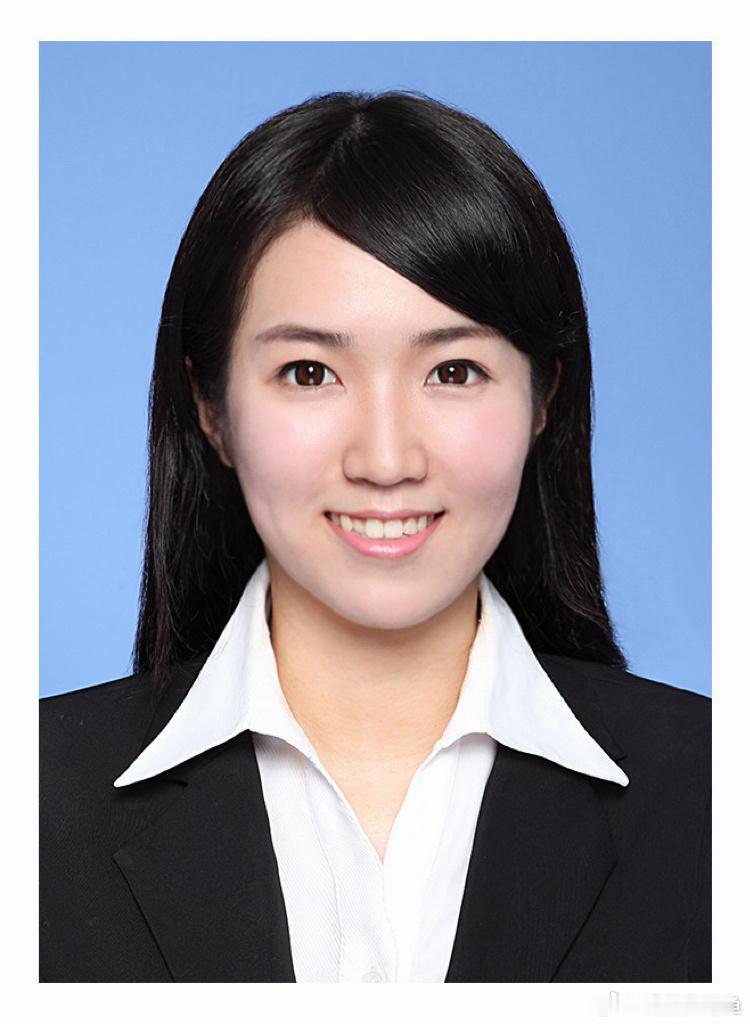 我的24岁🆚34岁翻出了大学毕业拍的照片，真是一枚壮实朴素的好孩子。 ​​​