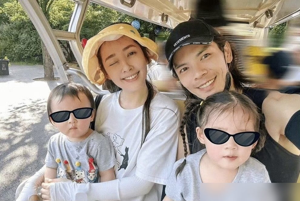 几百亿家产不给亲儿子，向华强直接指定郭碧婷当信托唯一管理人，向佐和向佑只能按月领生活费。向佐在易立竞的访谈里摊牌了，说自己性格冲动、容易轻信别人，钱交给他早晚败光。他原话是交给她很好，还承认自己就是大家眼里的阿斗。郭碧婷不挥霍、有分寸，向太找不出第二个更信得过的人。向佐甚至说，不靠家里、自己赚的钱花