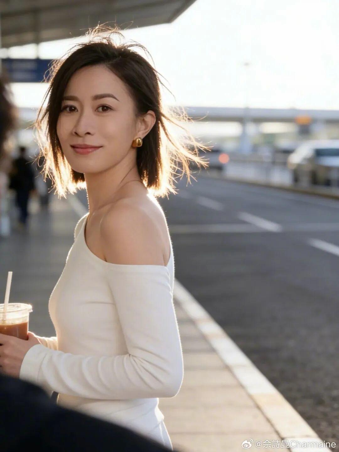 《知名女星食物中毒，体重新低不足90斤》9月27日，佘诗曼在社媒晒体重照，并配字“食物中毒（体重）新低点”。照片显示，佘诗曼目前体重98.4lb。一旦食物中毒出现头晕、出冷汗甚至晕厥时，要及时就医。 ​