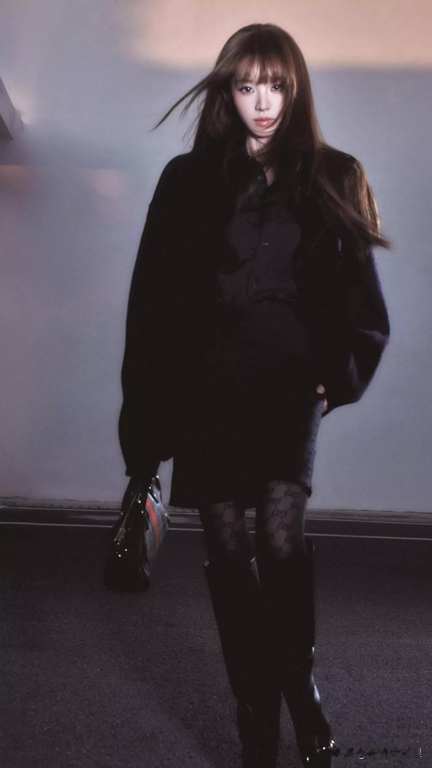 田曦薇暗黑系黑丝美照写真[灵光一闪]田曦薇