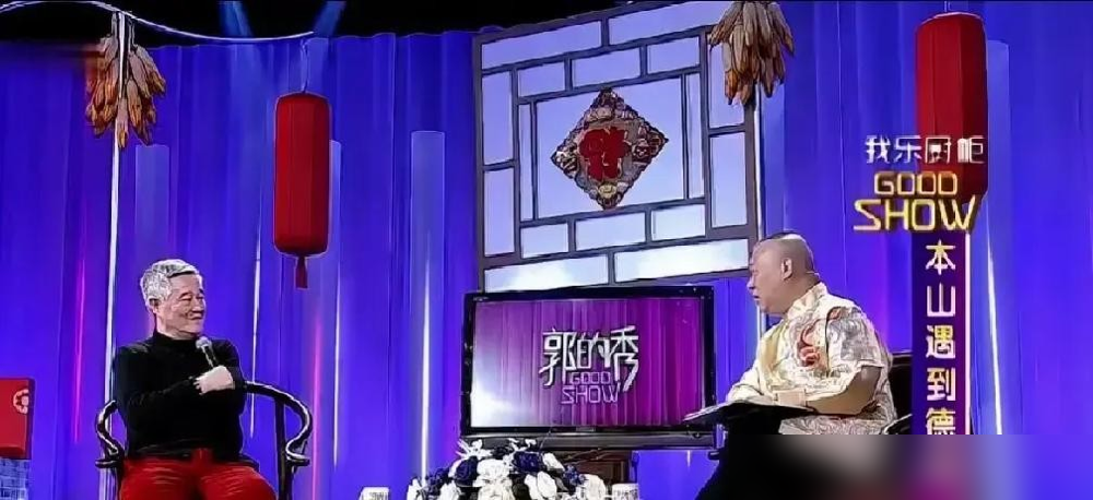 郭德纲当年试探赵本山，问能不能把小沈阳挖走，这话半真半假，当着全国观众的面，等于把老赵架在火上烤
老赵没急，抽了口烟，笑眯眯回了一句：我60多个徒弟，到现在没一个走的
这话太硬了，不接你挖角的茬，直接亮家底，意思是，不是我不放人，是人压根不想走
你再品品，那会儿德云社正闹出走风波，何云伟李菁刚