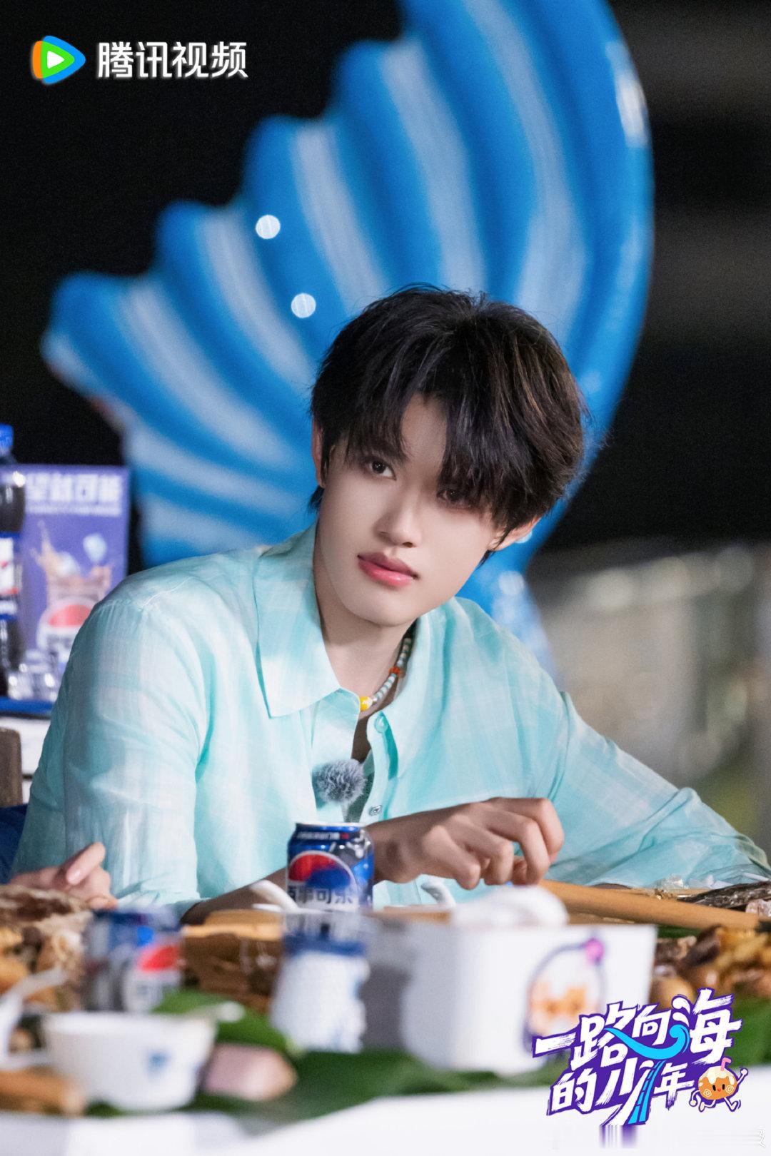 #TOP一路向海终于抵达海岛# 一路向海的尽头原来是这样的！之前还没有仔细想象过，但登岛的那一刻，瞬间感觉我们之前经历的一切都是值得的！#一路向海的少年五椰观后感##一路向海的少年# ​