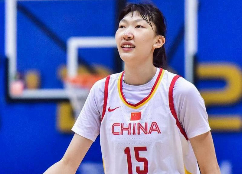 韩旭 身高优势巨大，护筐盖帽能力顶级；区别传统重型中锋，具备三分投射，能外弹拉开空间，既能内线强攻，也可以高位策应传球，攻防一体的全能内线。 ​​​