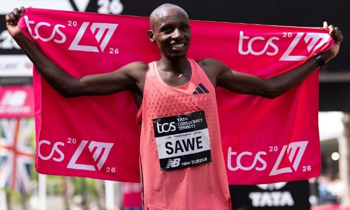 萨维创造人类历史的1:59:30，分段成绩如下：  5公里 - 14...