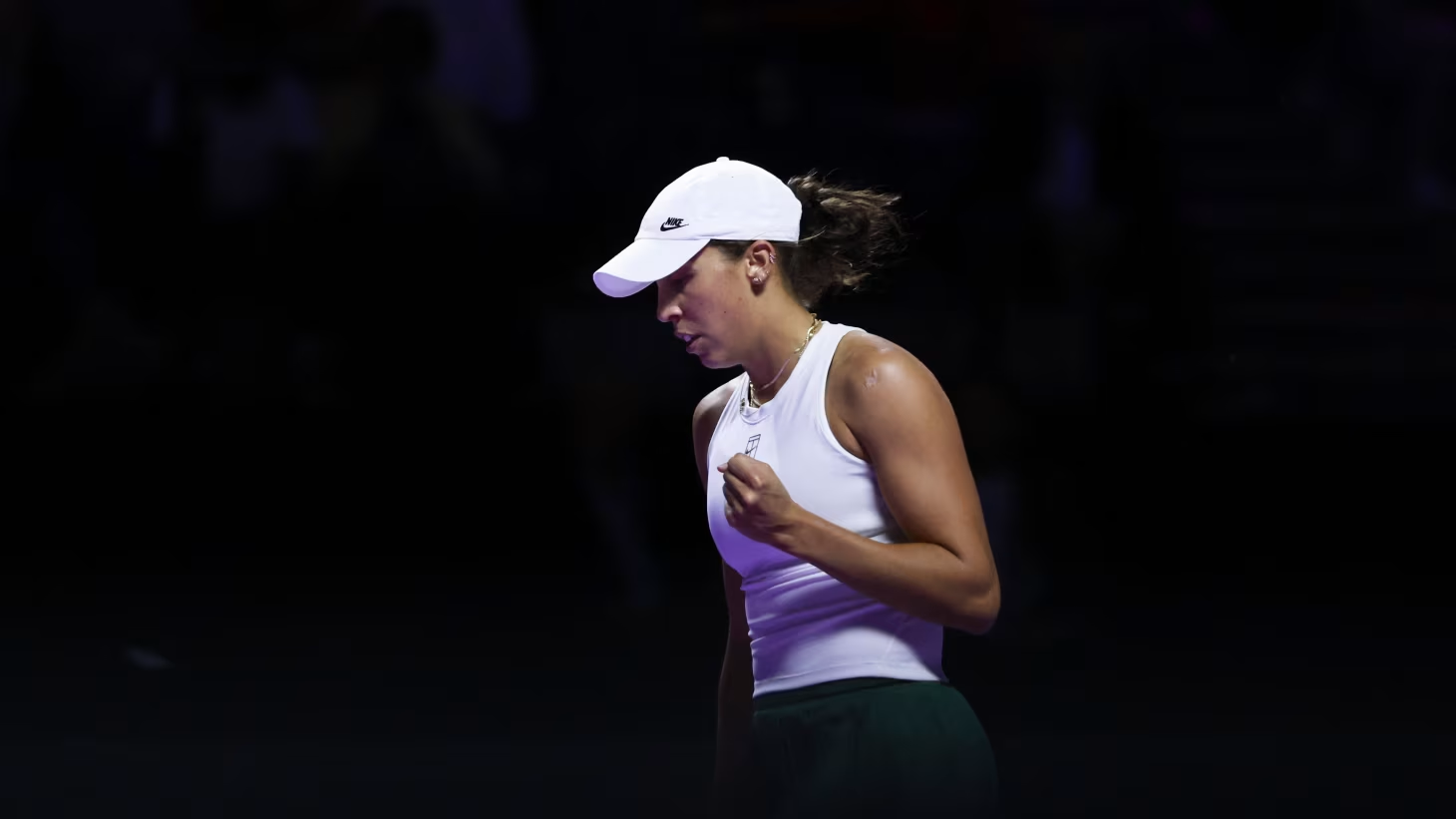 美国网球选手麦迪逊·凯斯因生病退出2025年WTA年终总决赛。她在小组...