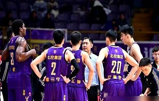 顶着4200万的本土工资帽，外援薪酬也快拉满，北控这赛季又白忙活了。 ...