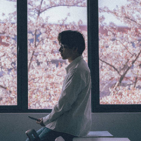 小王挺高的