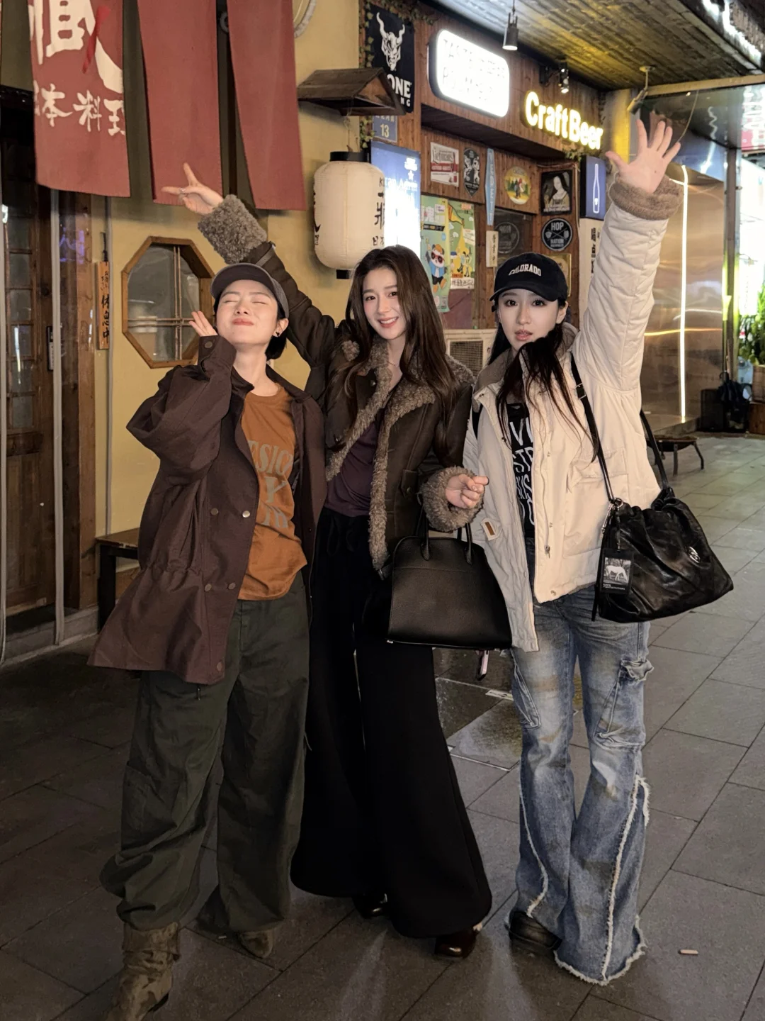 元宵快乐 朋友们🍻 1-4 和15年的老同学见面 好神奇！即使很久不...