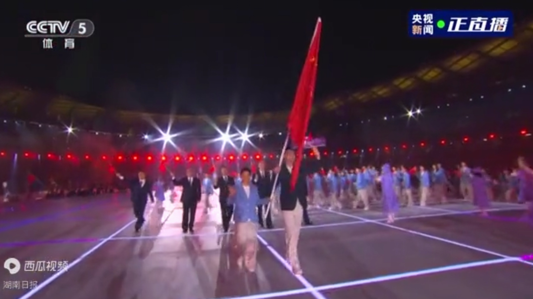 第二十届亚洲运动会开幕式如期举行，中国体育代表团集体亮相，成为全场瞩目的焦点。代表团汇集了来自各个项目的优秀运动员，他们带着长期训练积攒的实力，踏上这次亚运征程。
 
很多观众在屏幕前看着整齐的队伍，心里满是自豪感。很少有人知道，光鲜亮相的背后，是长年累月不间断的训练。运动员要反复打磨动作，对抗伤病