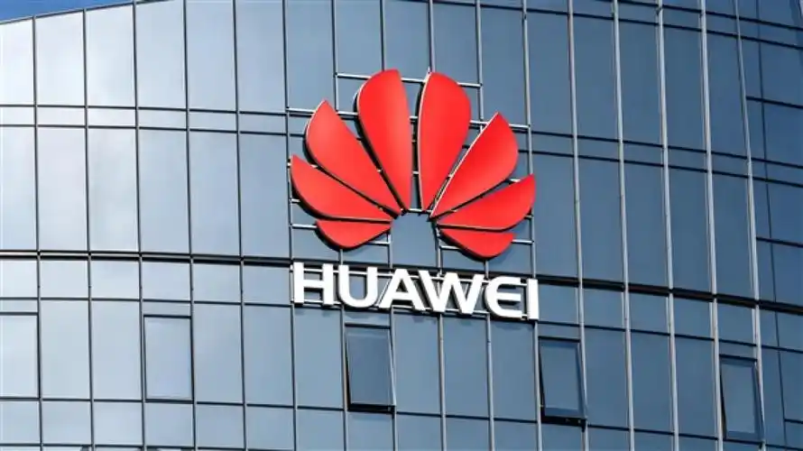 五年前华为掏出18亿美元交给高通，五年后高通开始给华为交专利费了。

2020年，华为向高通补付18亿美元解决专利纠纷。2026年10月5日，两家公司再次坐上谈判桌，这次高通成了付费方。

从“学生”到“对手”，华为用了六年。

这场攻守易位最值得玩味的不是情绪上的“解气”，而是专利实力对比的量化反