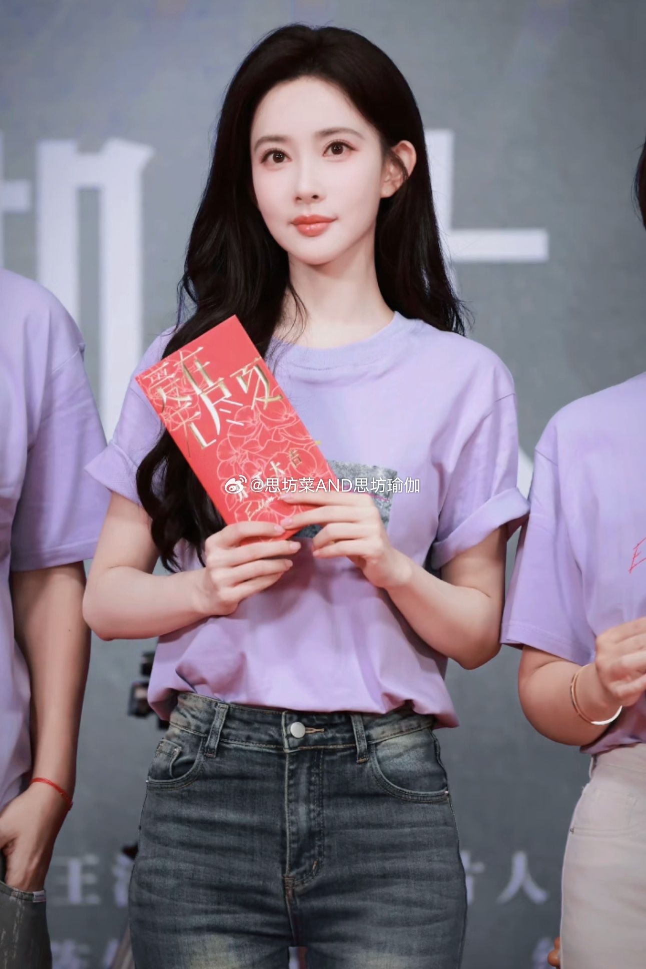 #孟子义说很久没拍现代剧非常紧张##跨界破圈热点共创##情感热点创作激励计划# 时隔六年回归现偶，孟子义跳出古装舒适圈
 
《爱在无尽夏》正式开机，孟子义时隔六年再度主演现代偶像剧，开机现场她大方坦言，久未拍现代剧内心既紧张又期待，还许下“我会好好演的”的承诺，引发不少网友关注。
 
过去几 ​