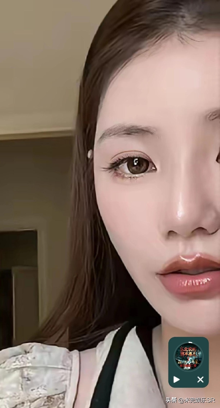 马筱梅直播，汪小菲陪在身边，两人狠狠撒了一地狗粮！马筱梅说道：“能遇到我老公是我的幸运，虽然有时候也会有想法不一致的时候，但更多的是开心，其实我老公是一个超级细心的人，我想吃什么，只要说过他都记在心里，没多久，我想吃的东西都会在我面前出现，我想去某个地方，他会立马带我去，所以我老公需要我的时候，我都